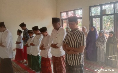 Pelaksanaan Shalat Dhuhur Berjamaah Setiap Hari di SDN Juruan Laok II